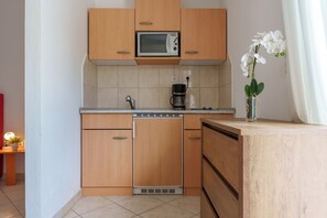 Studio, Balcony, City View | Private kitchen