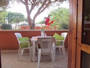 Appartement, 2 chambres, balcon, vue sur la piscine | Balcon