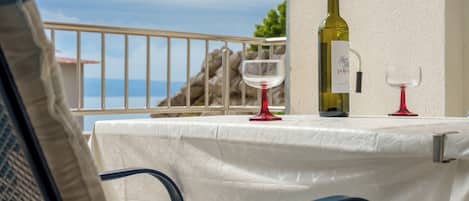 Studio, Balcony, City View | Outdoor dining