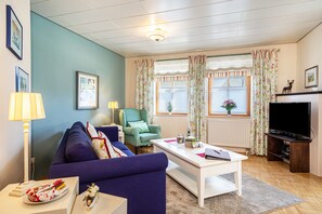 TV, DVD player, ping pong, stereo - Cosy Vacation Apartment 1 on "Trostelhof" with Balcony (Salem)