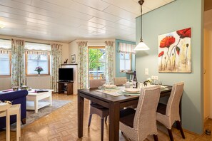 Dining - Cosy Vacation Apartment 1 on "Trostelhof" with Balcony (Salem)