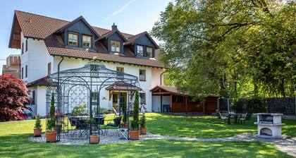 Cosy Vacation Apartment 2 on "Trostelhof" with Balcony