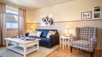 TV, DVD player, ping pong, stereo