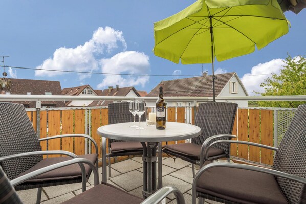 تناول الطعام بالخارج