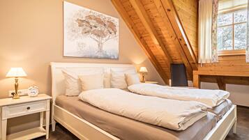 3 bedrooms, iron/ironing board, free WiFi, bed sheets