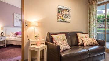 Televisión, reproductor de DVD, mesa de ping pong, estéreo