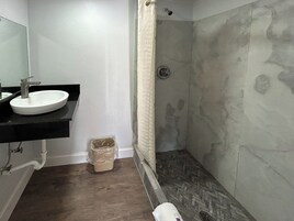 Secador de pelo, toallas