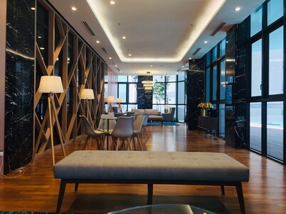 Luxury Apartment with direct link-bridge to LRT