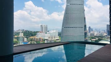 Sisäuima-allas, ulkouima-allas