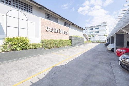 OYO 75382 Chonburi Hotel