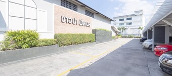 OYO 75382 Chonburi Hotel