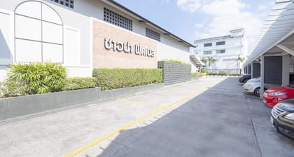 OYO 75382 Chonburi Hotel