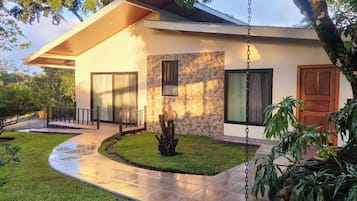 Studio Suite Junior | Didekorasi berbeda-beda dan dilengkapi dengan perabotan berbeda-beda