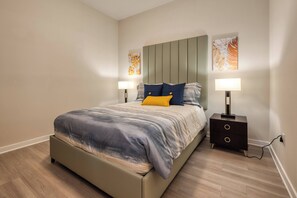 4 slaapkamers, een strijkplank/strijkijzer, reisbedje, wifi