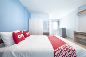 Desk, free WiFi, bed sheets