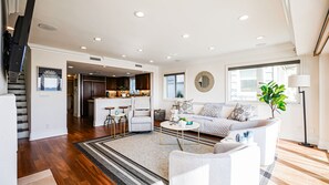 Smart TV, fireplace, stereo