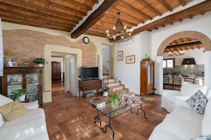 TV - Villa in Siena with 4 bedrooms sleeps 8 (Siena)