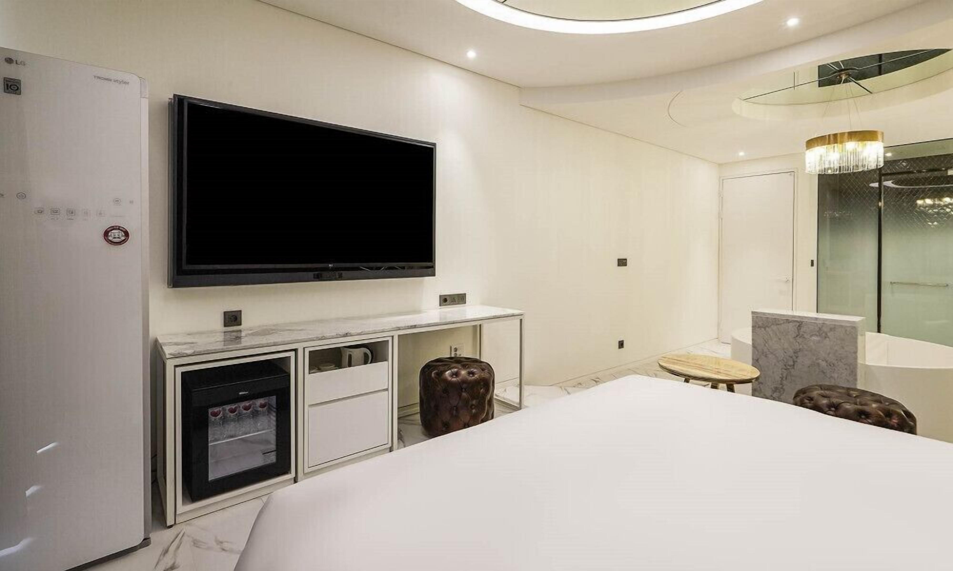 king room | room amenity