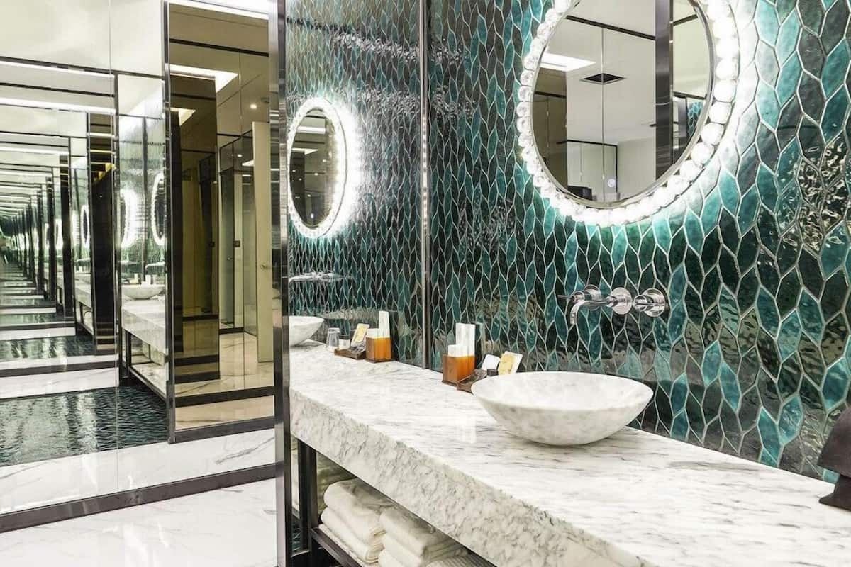 deluxe suite | bathroom sink