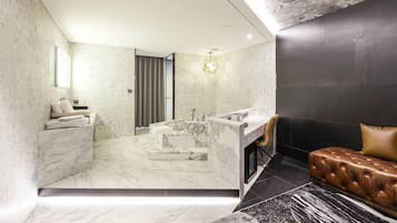 Deluxe King Room | Room amenity
