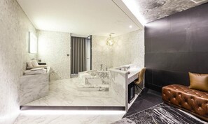 Deluxe King Room | وسيلة راحة في الغرفة
