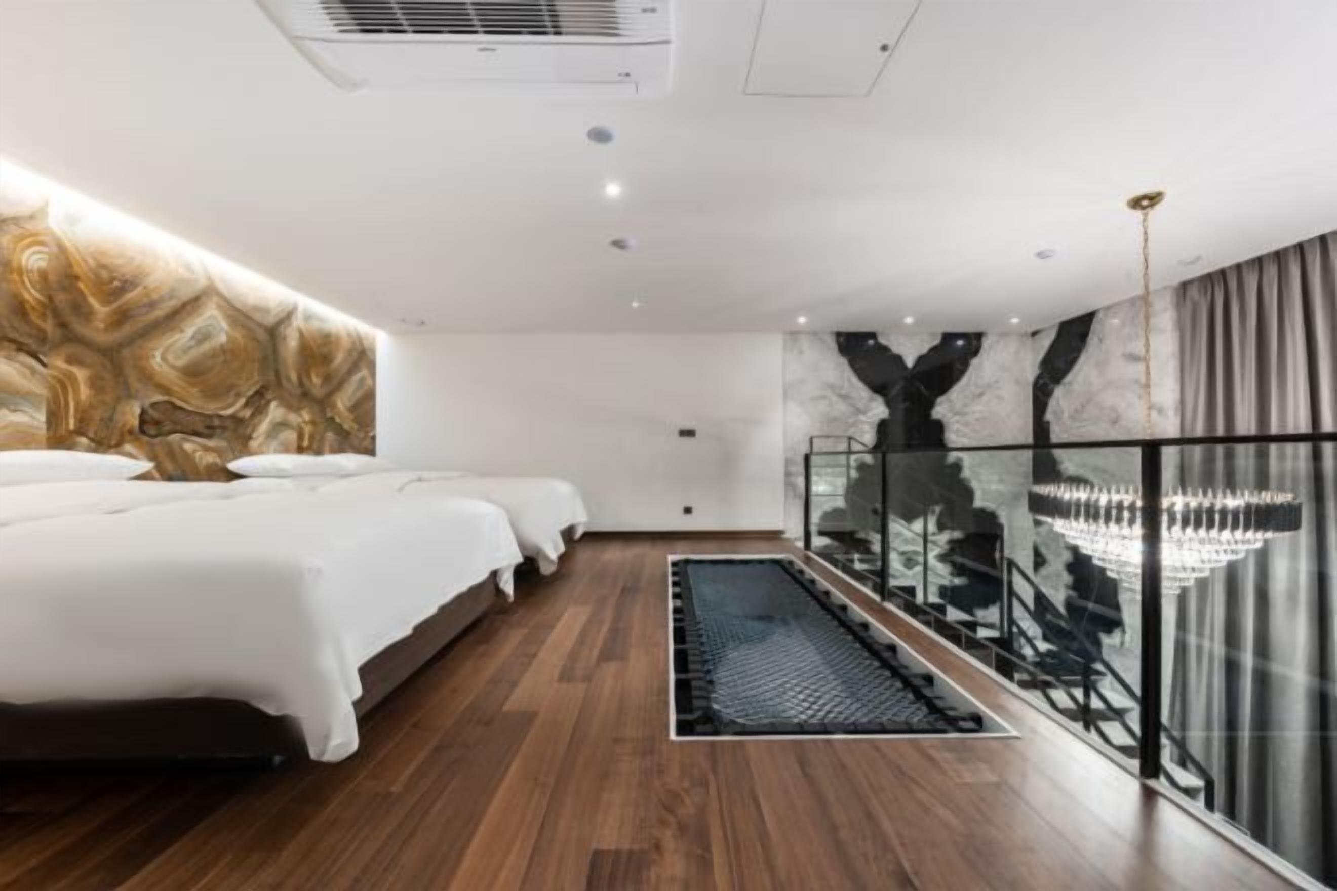 Down duvets, individually decorated, individually furnished, desk