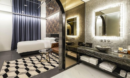 Suite Double | Down comforters, individually decorated, individually furnished, desk. Incheon Guwol Hotel Bay 204