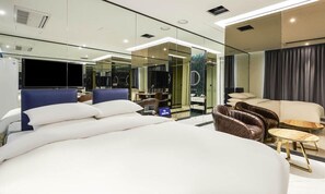 Deluxe Suite | Down comforters, individually decorated, individually furnished, desk - Incheon Guwol Hotel Bay 204 (Incheon)