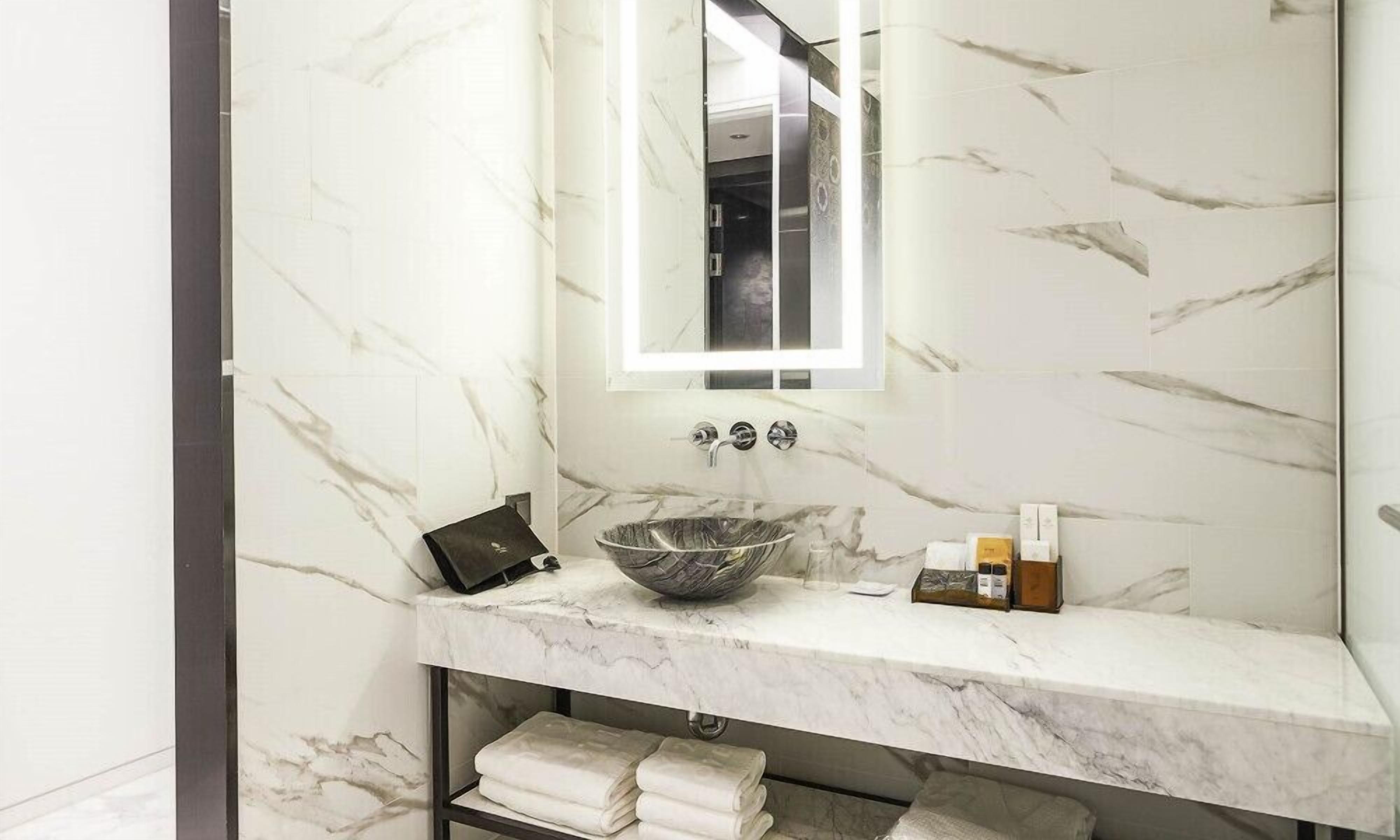 standard double | bathroom | free toiletries, hair dryer, bathrobes, bidet