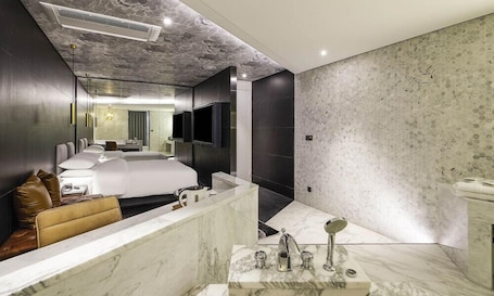 Deluxe King Room | 1 bedroom, down comforters, individually decorated