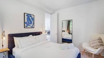 3 bedrooms, desk, iron/ironing board, travel cot