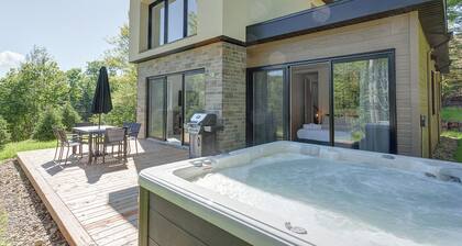 Sunny Chalet 12 Minutes to Mont Tremblant