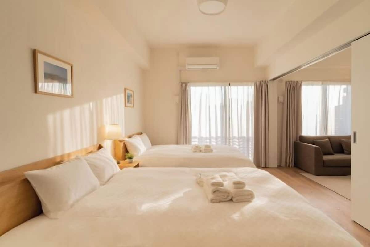 1 bedroom, individually decorated, individually furnished