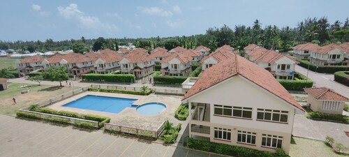 Azanza Mtwapa Holiday Home-B