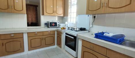 Luxury Bungalow | 4 bedrooms, desk, iron/ironing board, free WiFi