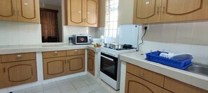 4 bedrooms, desk, iron/ironing board, free WiFi - Azanza Mtwapa Holiday Home-B (Mombasa)