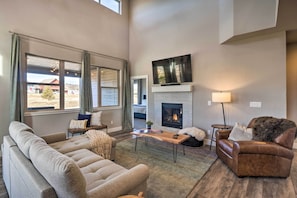 TV, fireplace - Ski & Hike: Home w/ Hot Tub + Gas Grill in Granby (Granby)