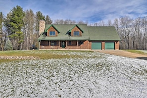 Exterior - Family-Friendly Gresham Getaway w/ Game Room! (Gresham)