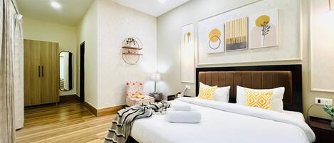 1 Schlafzimmer, hochwertige Bettwaren, laptopgeeigneter Arbeitsplatz