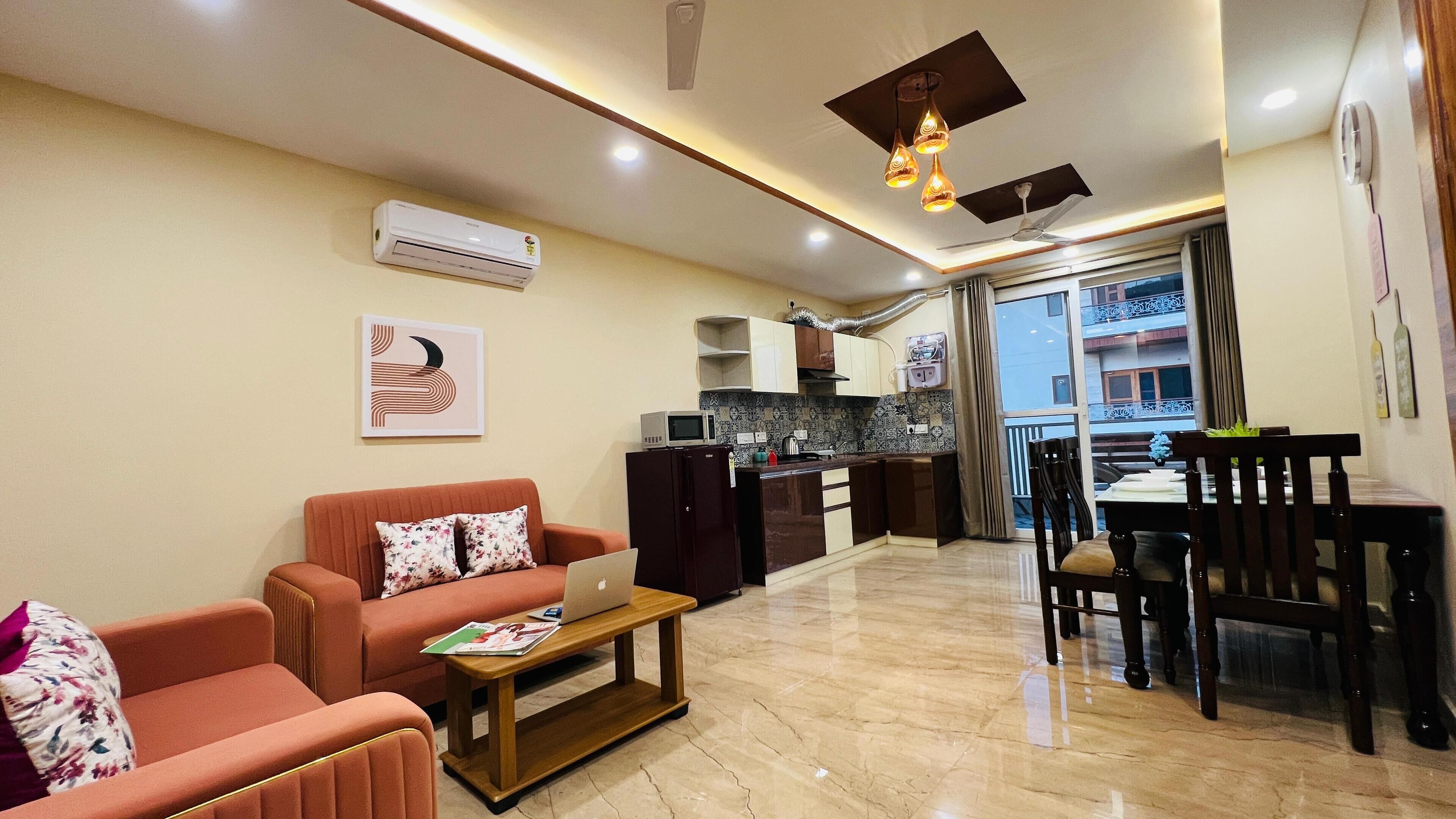 ซูพีเรียอพาร์ทเมนท์, 2 ห้องนอน | บริเวณนั่งเล่น | ทีวีจอแอลอีดี 108 ซม. พร้อมช่องดาวเทียม, ทีวี