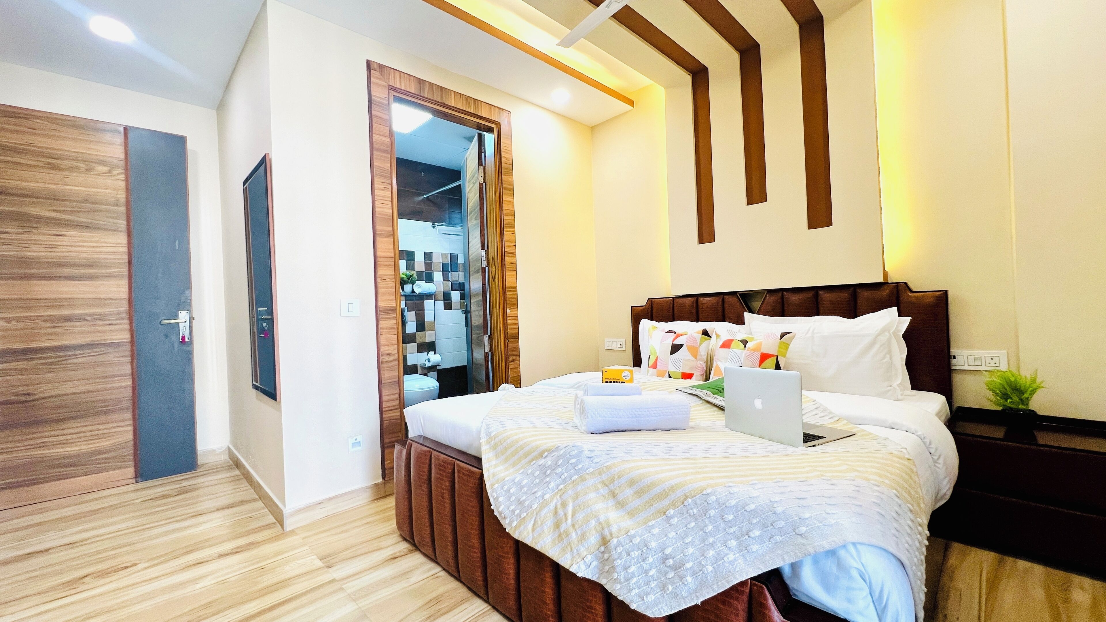 สแตนดาร์ดอพาร์ทเมนท์, 2 ห้องนอน | เครื่องนอนระดับพรีเมียม, พื้นที่ทำงานแบบใช้แล็ปท็อป, เตารีด/โต๊ะรีดผ้า