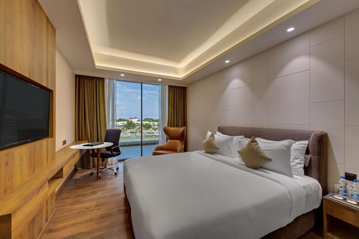 Fern Club Room | 1 bedroom, in-room safe, soundproofing, iron/ironing board