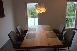 In-room dining - Ferienwohnung Erfterassen 1 (Buergstadt)