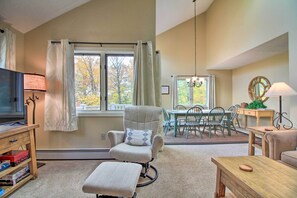 TV, DVD player, books - Ski-in Ski-Out Okemo Oasis w/ Deck + Mtn View! (Ludlow)