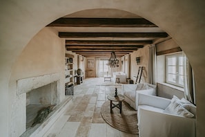 TV, fireplace, books, stereo
