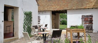 Charming Farmhouse: Pool, Kids' Zone, Modern Amenities, Close to Le Mans & Nature