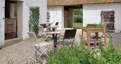 Charming Farmhouse: Pool, Kids' Zone, Modern Amenities, Close to Le Mans & Nature