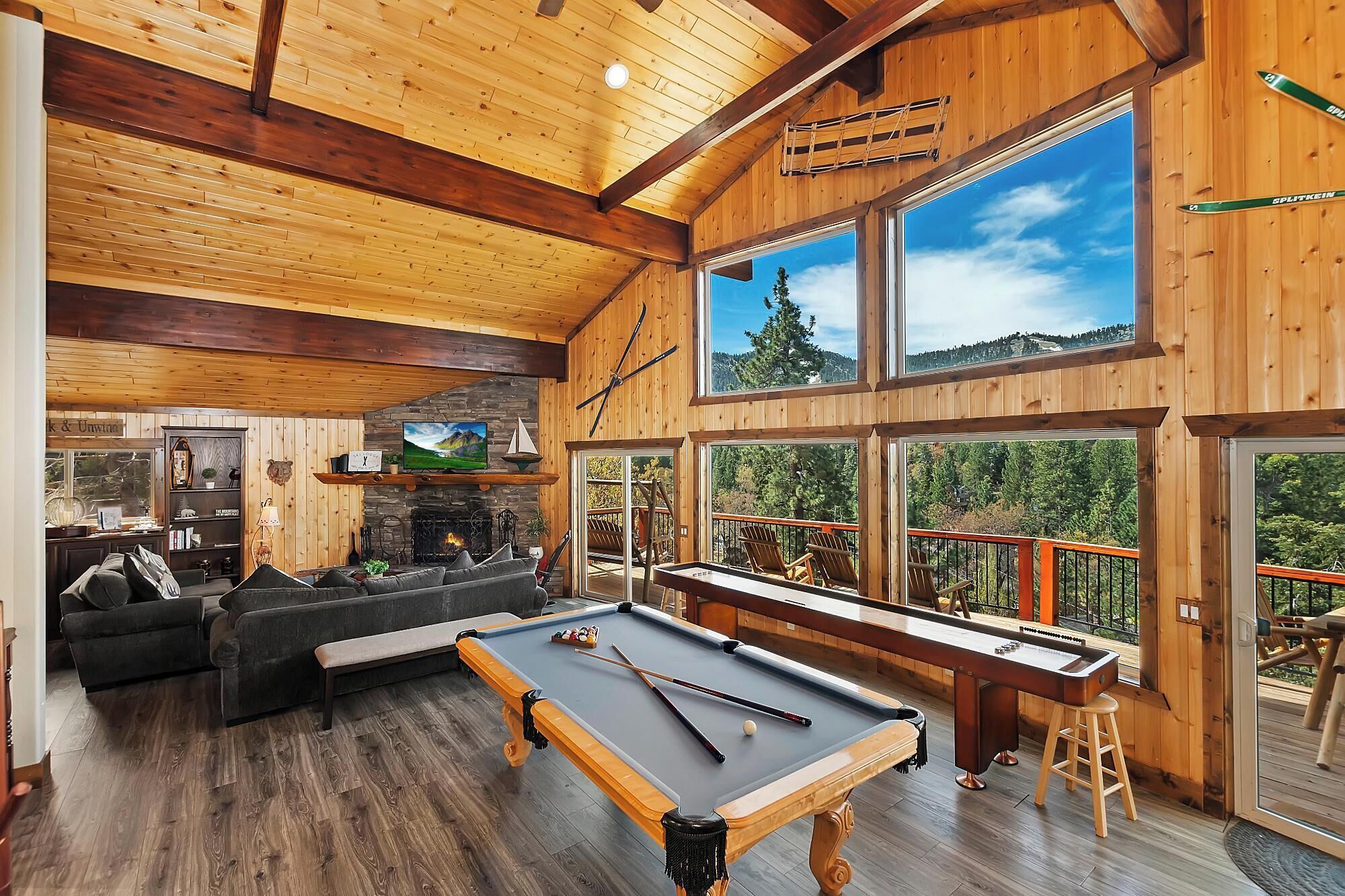 Bear View Lodge by Destination Big Bear : Breathtaking Panoramic Bear Mountain Views! Pool Table! Shuffleboard!