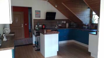 Apartment | Private kitchen | Fridge, oven, stovetop, dishwasher