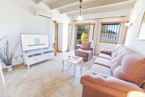 Télévision, cheminée